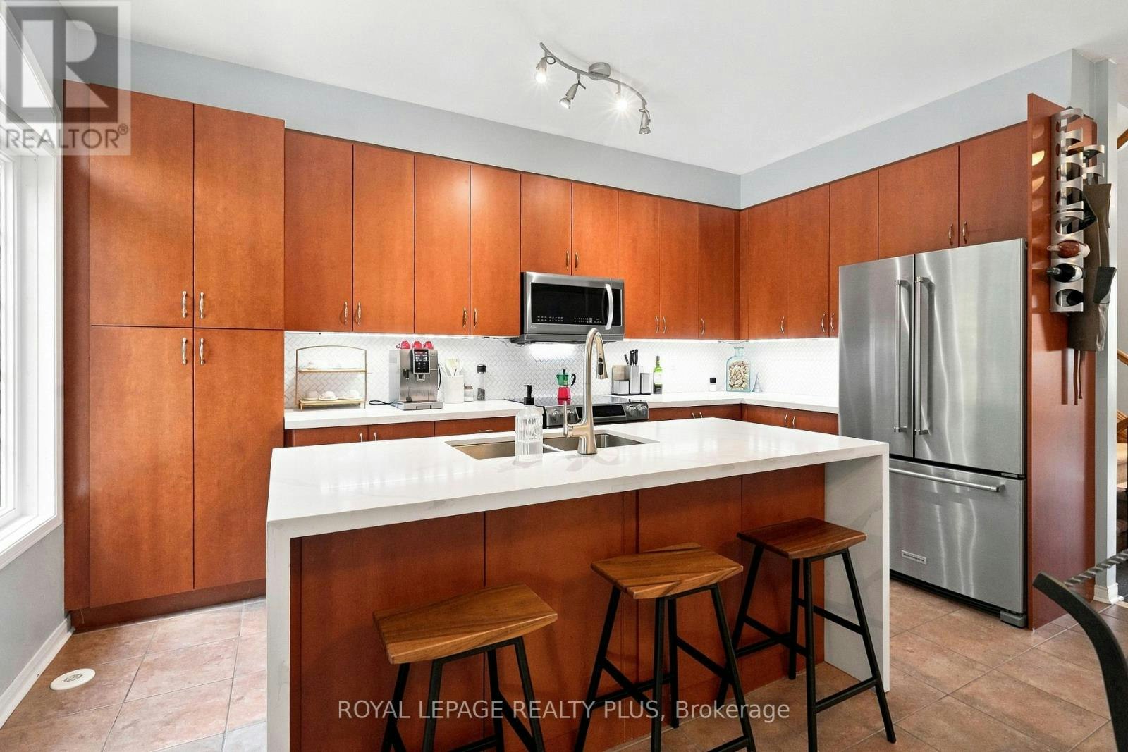 2333 Sutton Drive, Burlington, ON, L7L 6Y9