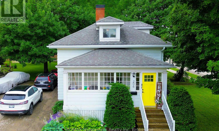 206 Union Street E