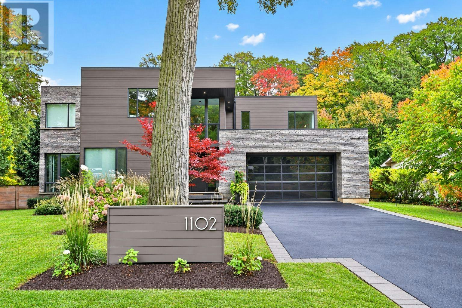 1102 Crestview Street, Oakville, ON, L6J 2C6