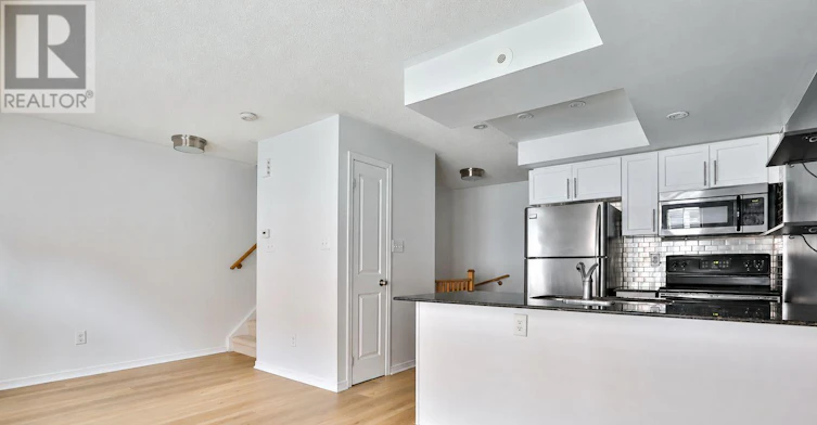 6-24 Florence Wyle Lane, Toronto, ON, M4M 3E7