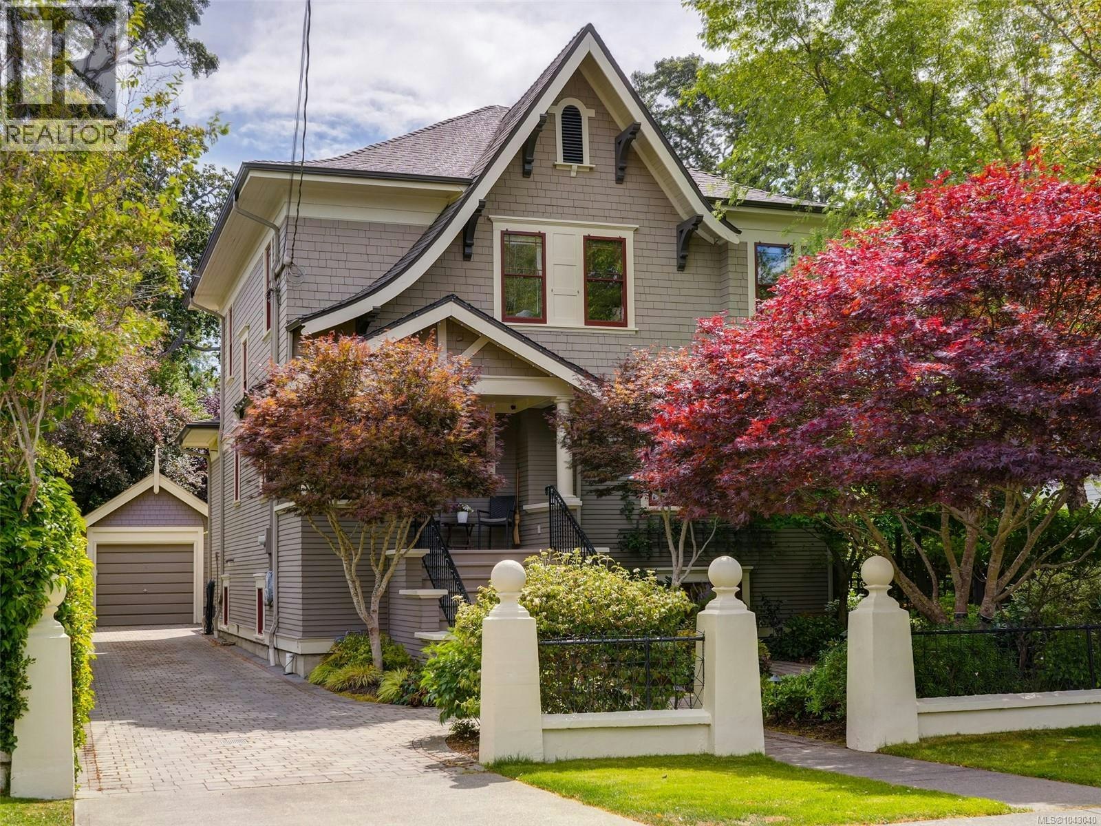 1043 St. Patrick Street, Oak Bay, BC, V8S 4Y2