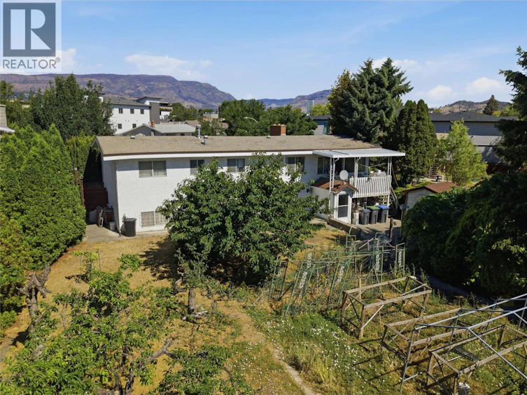 766 Coopland Crescent, Kelowna, BC, V1Y 2V1 - 3