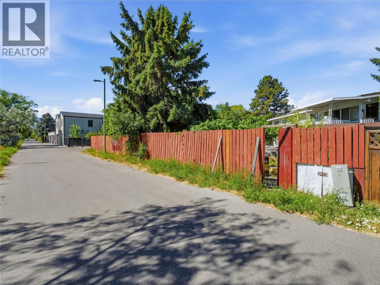 766 Coopland Crescent, Kelowna, BC, V1Y 2V1 - 12