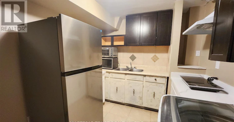 9 Springer Drive, Richmond Hill, ON, L4C 0E9 - 14