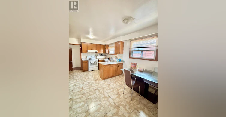 7276 Shallford Road, Mississauga, ON, L4T 2P7 - 3