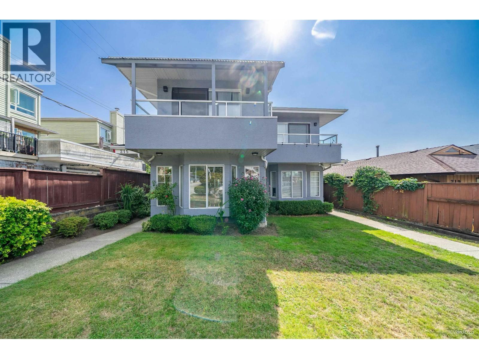 215 W 18th Street, North Vancouver, BC, V7M 1W7