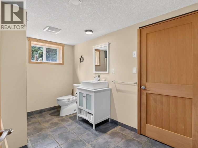 1124 W Fish Lake Road, Summerland, BC, V0H 1Z8 - 49