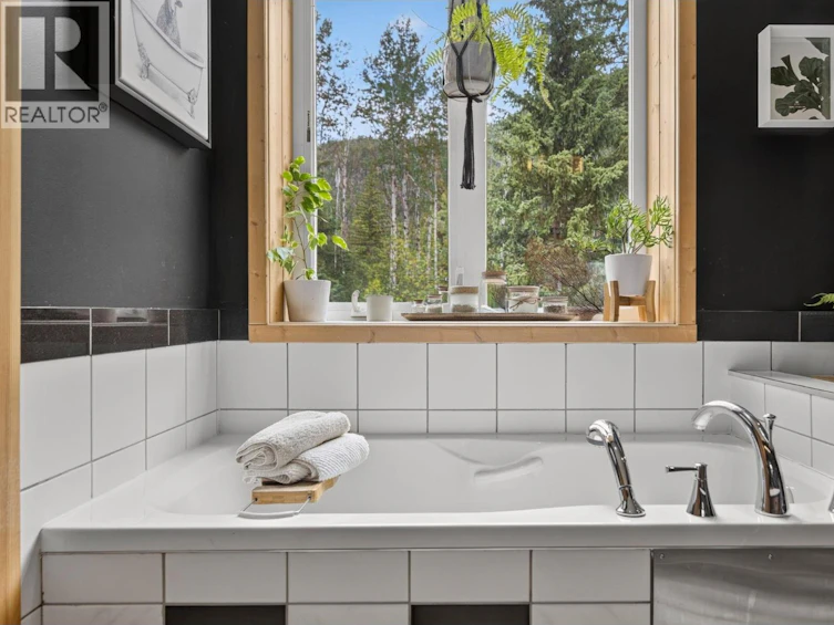 1124 W Fish Lake Road, Summerland, BC, V0H 1Z8 - 32