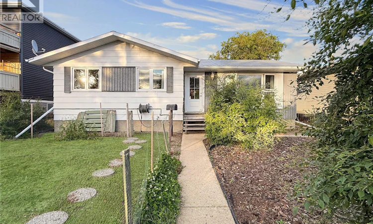 33 7th Avenue NE