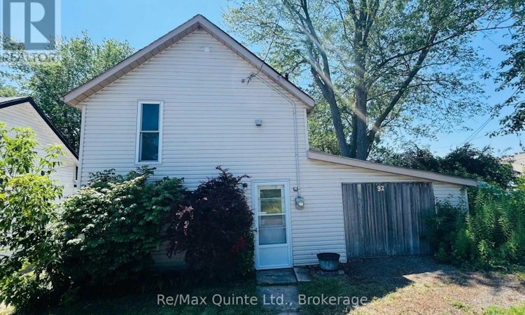 92 Foster Avenue S