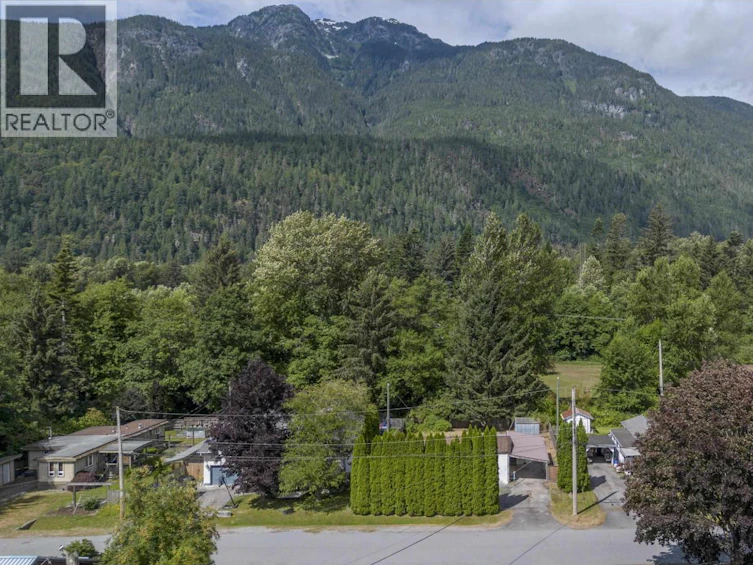 36 Bracken Parkway, Squamish, BC, V0N 1T0 - 12