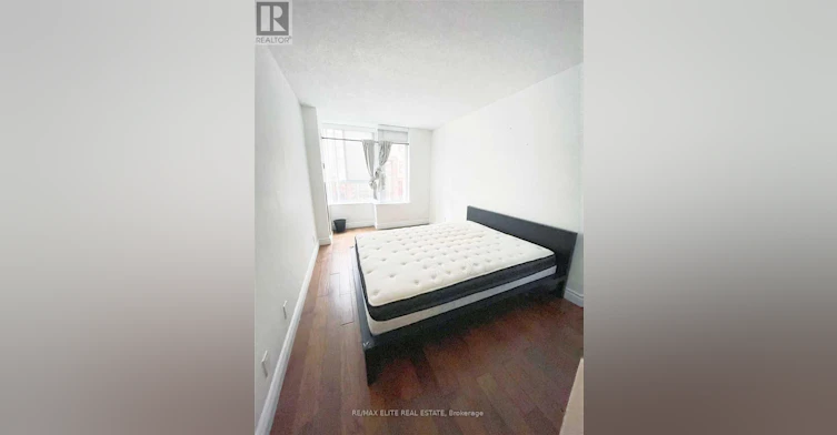 404-717 Bay Street, Toronto, ON, M5G 2J9 - 4