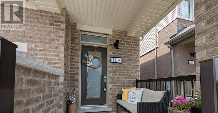 109 Sagewood Avenue N, Barrie, ON, L9J 0K5 - 2