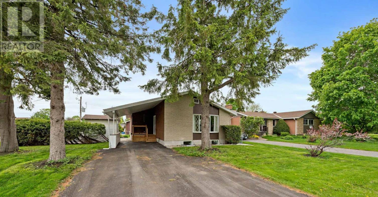 26 Spring Garden Avenue, Ottawa, ON, K2G 3B4 - 2