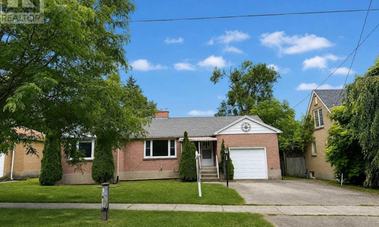 719 Rowntree Avenue