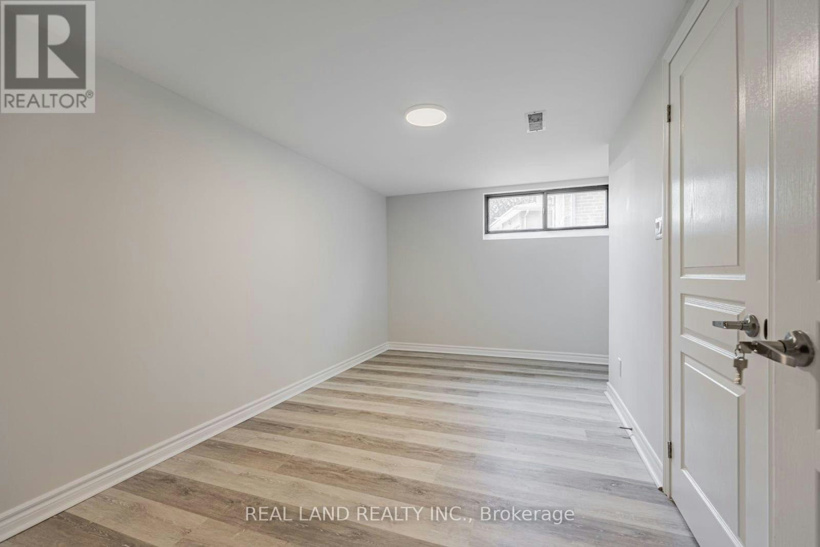 LOWER-274 Timothy Court, Mississauga, ON, L5G 2B4 - 17