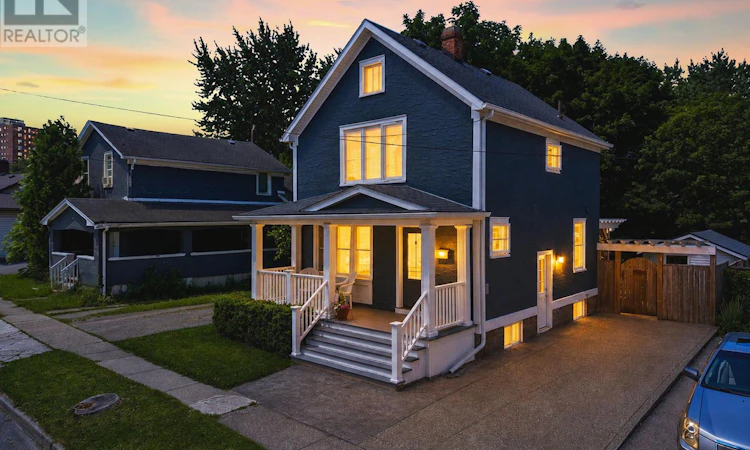 5 Greenlaw Place