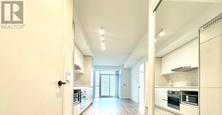 4102-28 Interchange Way, Vaughan, ON, L4K 0P8 - 2