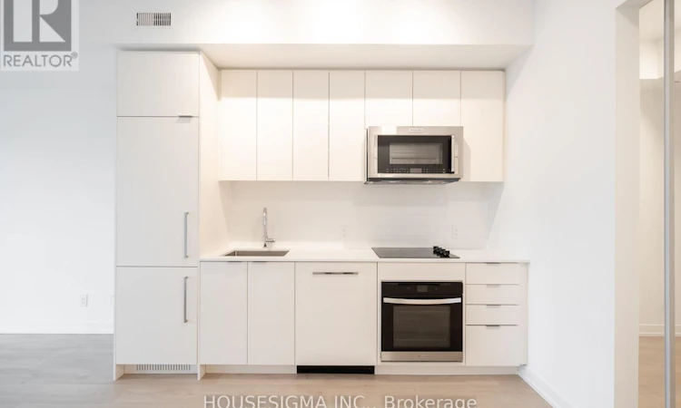202-181 Sheppard Avenue E