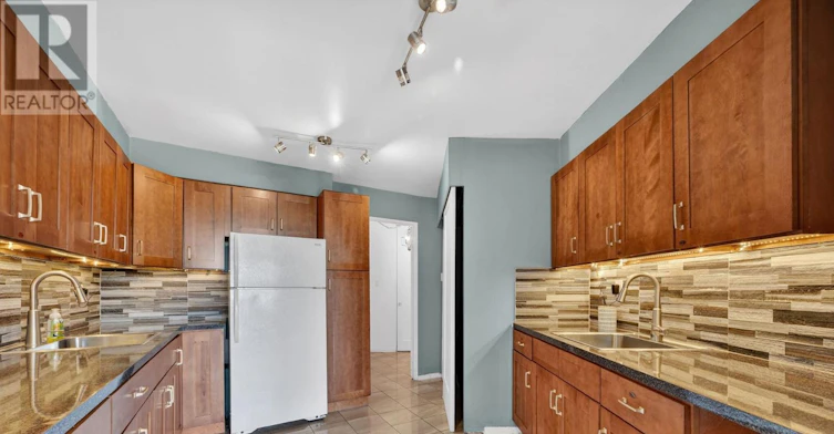 304-150 Neptune Drive, Toronto, ON, M6A 2Y9 - 6
