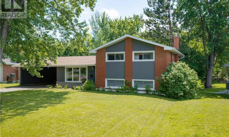 1949 Millwood Crescent
