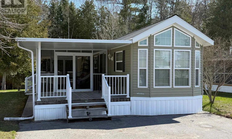 103 Madawaska Trail
