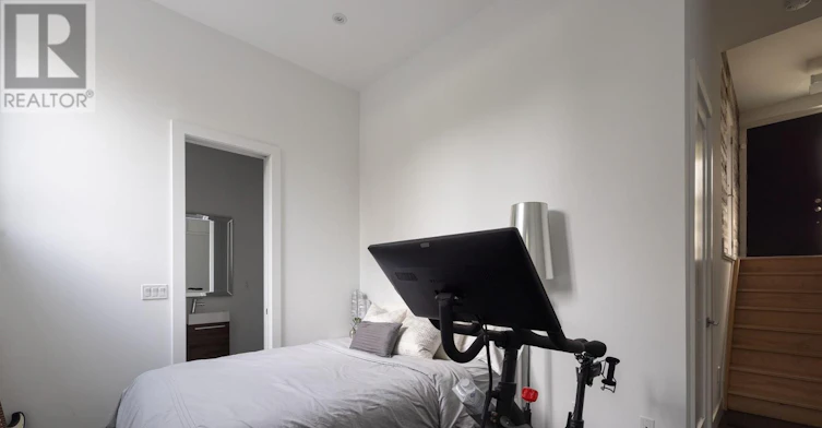 16 Egerton Lane N, Toronto, ON, M5T 2P5 - 18