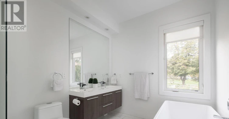 16 Egerton Lane N, Toronto, ON, M5T 2P5 - 8