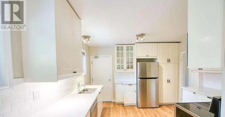 781 Dickens Avenue, Ottawa, ON, K1G 2X9 - 9