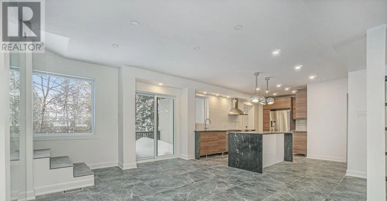 2112 Alta Vista Drive, Ottawa, ON, K1H 7L8 - 6