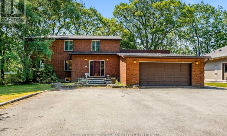 559 Lakeshore Road E