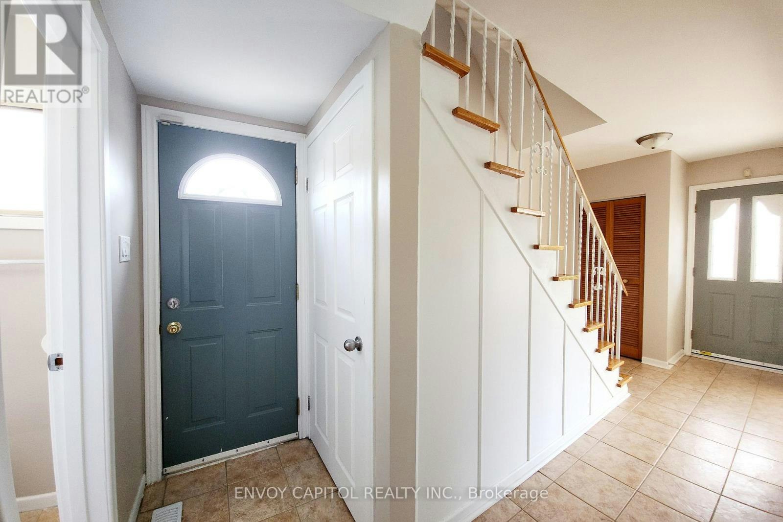 14 Faulkner Crescent, Toronto, ON, M9M 2C1 - 4