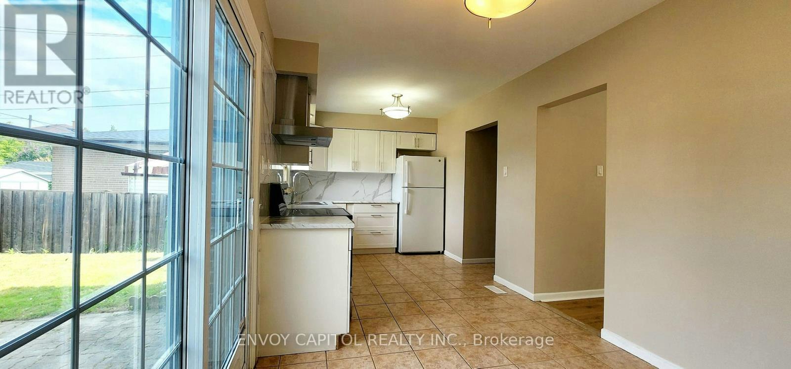 14 Faulkner Crescent, Toronto, ON, M9M 2C1 - 10