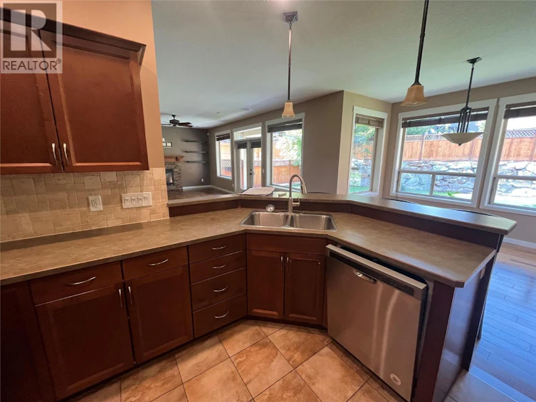 2034 Rosewood Court, West Kelowna, BC, V1Z 4B5 - 15