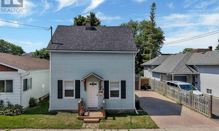 58 Russell Street N