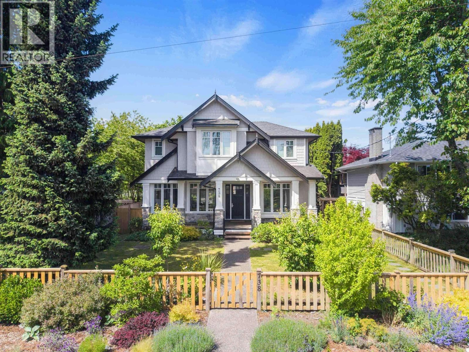 738 E 13th Street, North Vancouver, BC, V7L 2M7
