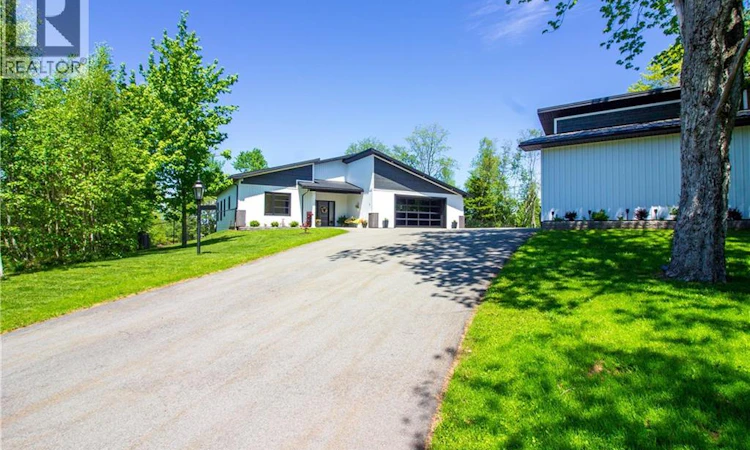 11 Robert Ross Boulevard