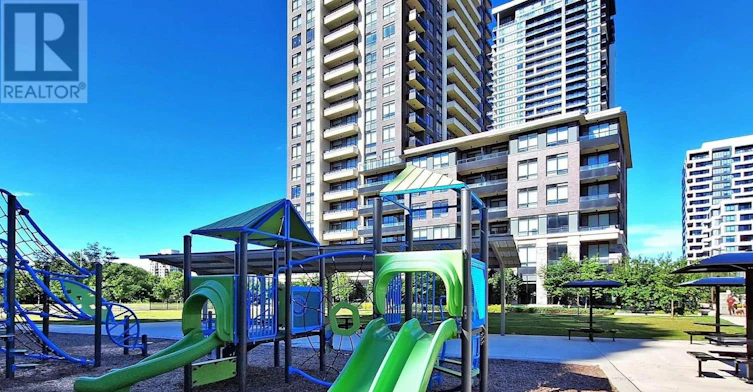 528-15 Water Walk Drive, Markham, ON, L6G 0G2 - 24