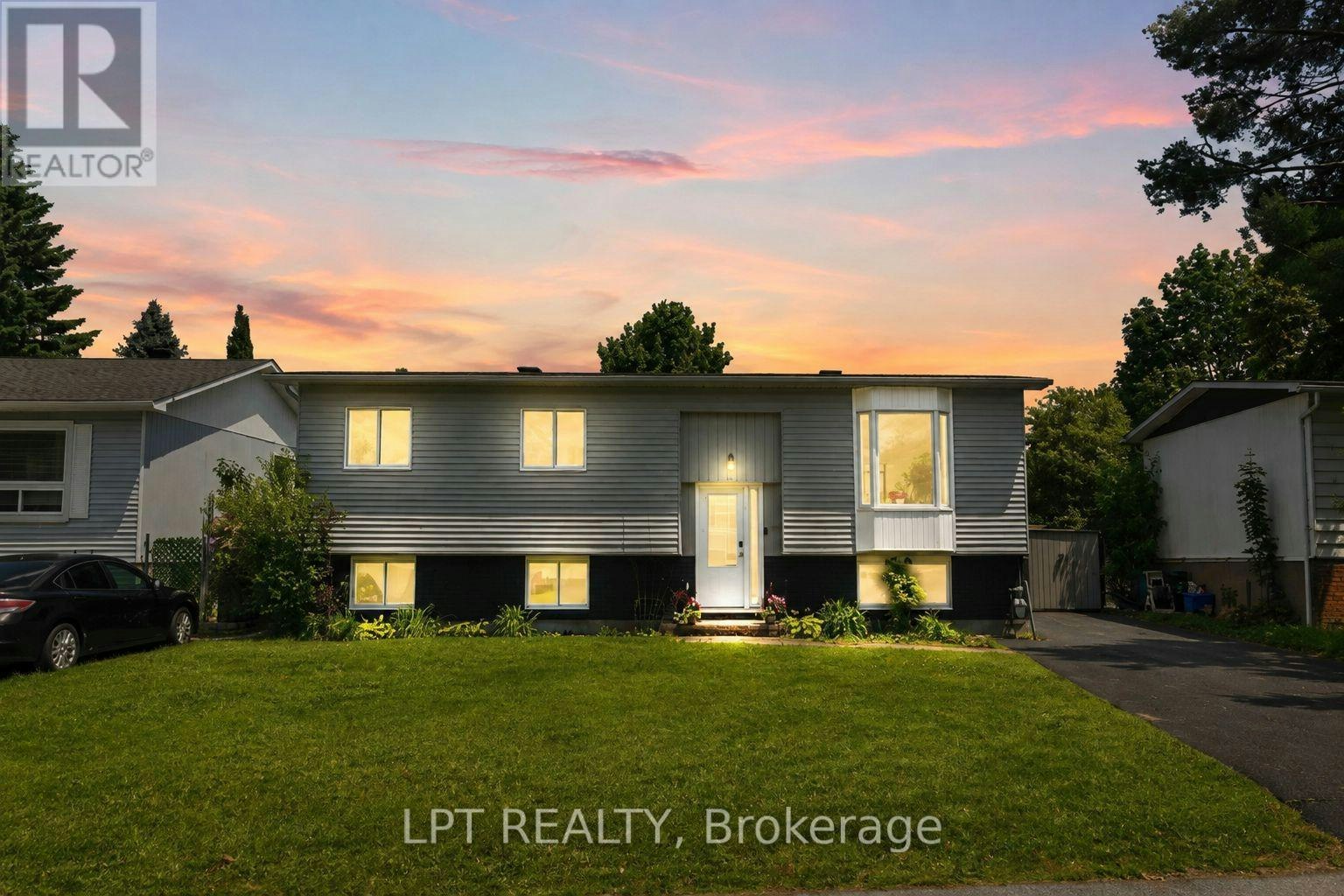 34 Fringewood Drive, Ottawa, ON, K2S 1V1
