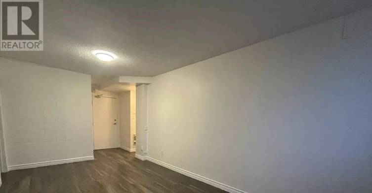 109-294 Chandler Drive, Kitchener, ON, N2E 2K1 - 2