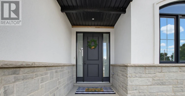 7 Aspen Circle, Thames Centre, ON, N0M 0A4 - 2