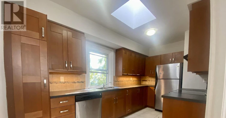 E-341 St Clair Avenue W, Toronto, ON, M5P 1N3 - 2