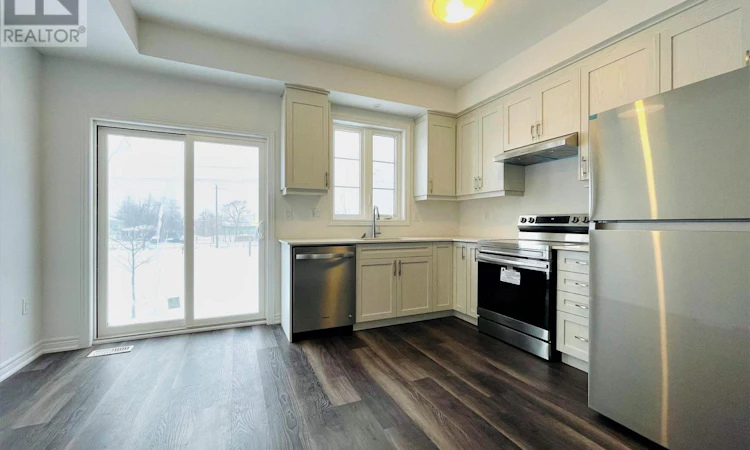 11-575 Woodward Avenue