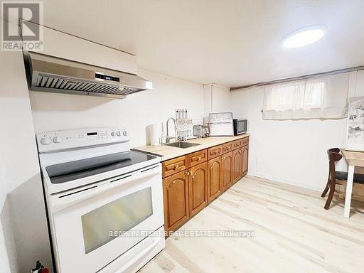 299 Robina Avenue, Toronto, ON, M6C 3Z2 - 17