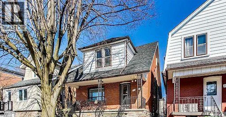 299 Robina Avenue E, Toronto, ON, M6C 3Z2