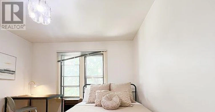 299 Robina Avenue, Toronto, ON, M6C 3Z2 - 7