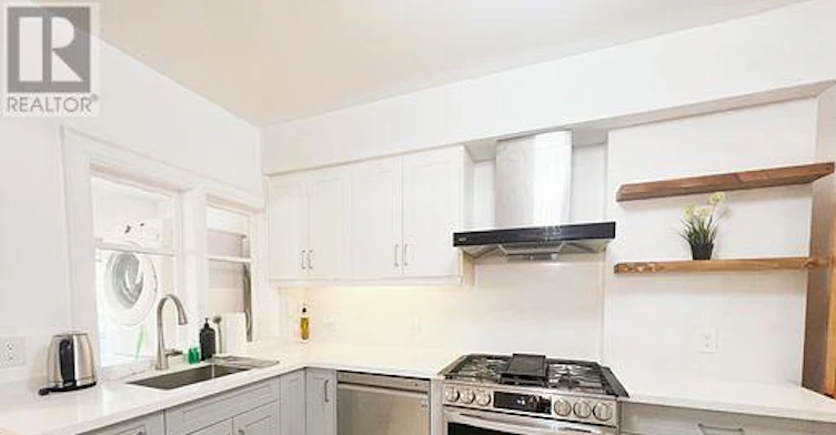 299 Robina Avenue E, Toronto, ON, M6C 3Z2 - 3