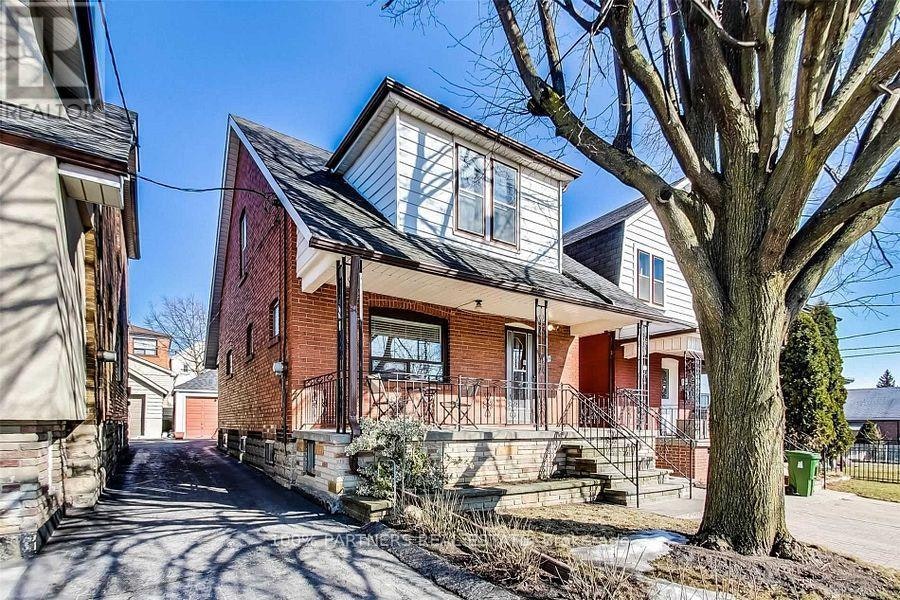 LOWER-299 Robina Avenue, Toronto, ON, M6C 3Z2 - 2