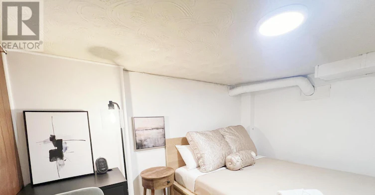 LOWER-299 Robina Avenue, Toronto, ON, M6C 3Z2 - 5