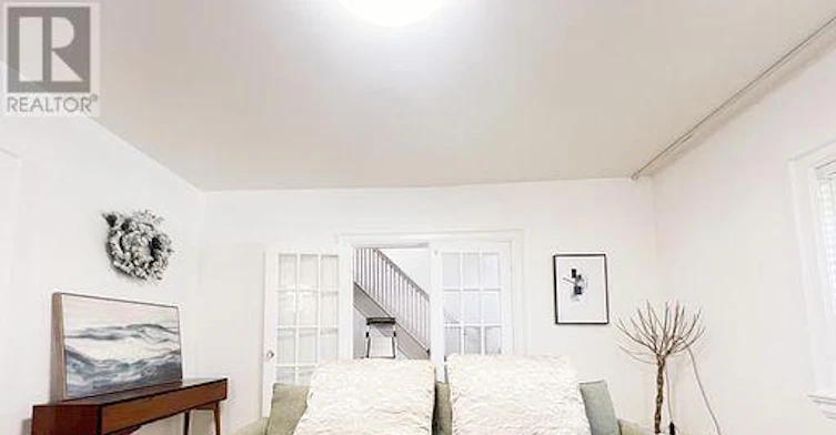 UPPER-299 Robina Avenue E, Toronto, ON, M6C 3Z2 - 2